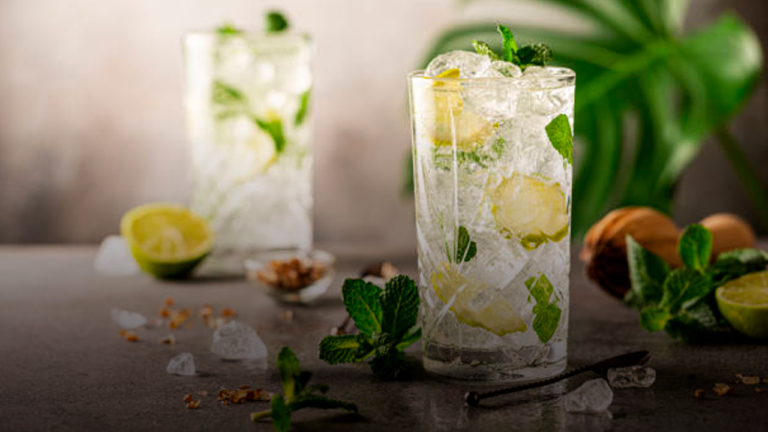 Cómo hacer mojitos caseros con ron de forma sencilla
